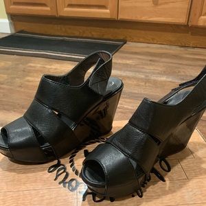 KENNETH COLE REACTION BLACK SIZE 10 WEDGE SANDALS